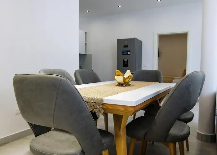 Era E Liqenit 빌라