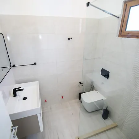 Villa Era E Liqenit